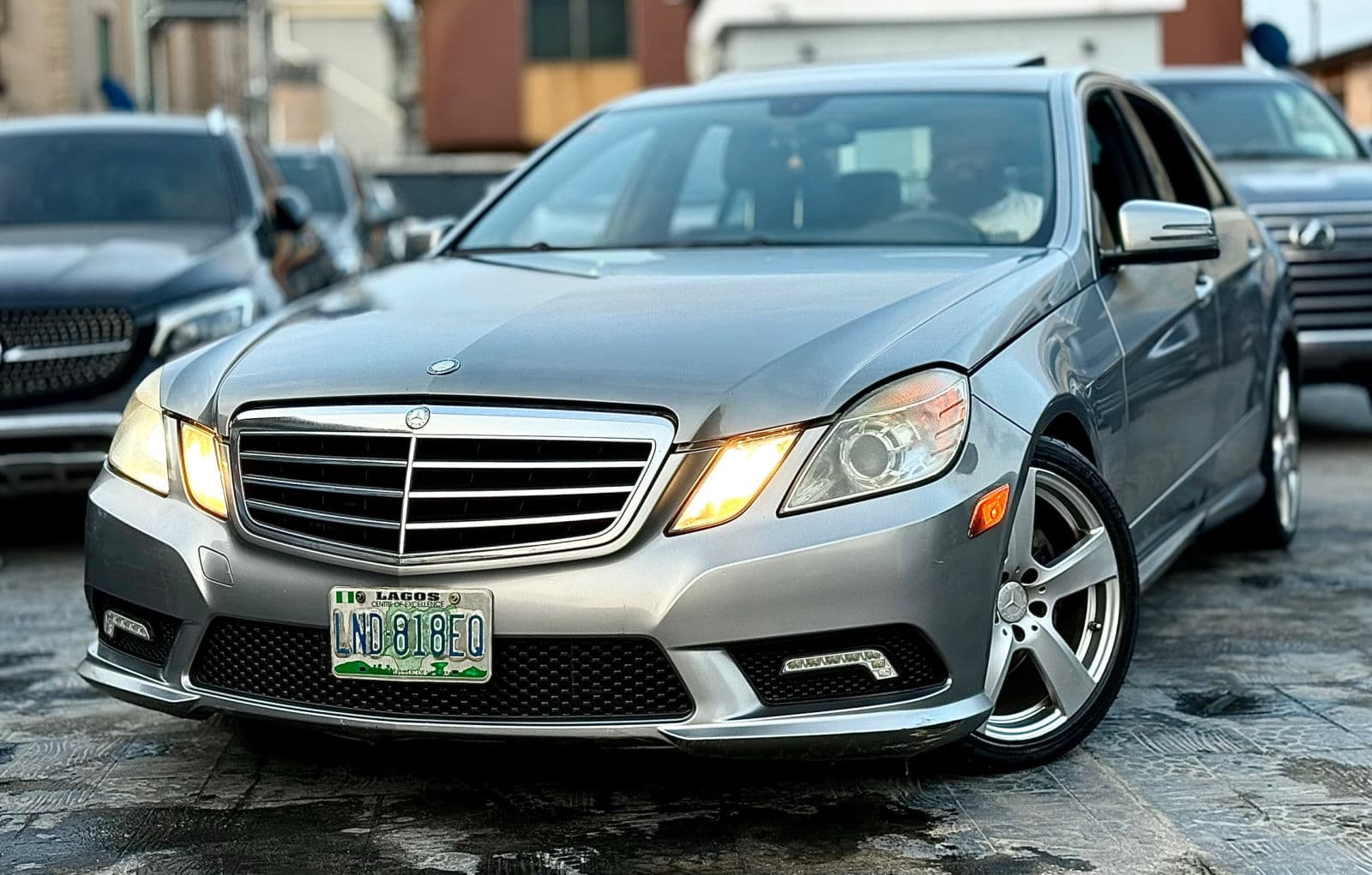 2010 MercedesBenz E350 — photo 1