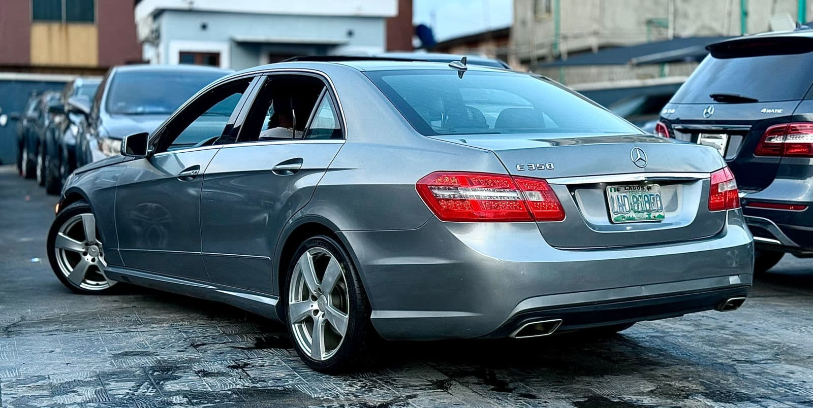 2010 MercedesBenz E350 — photo 9