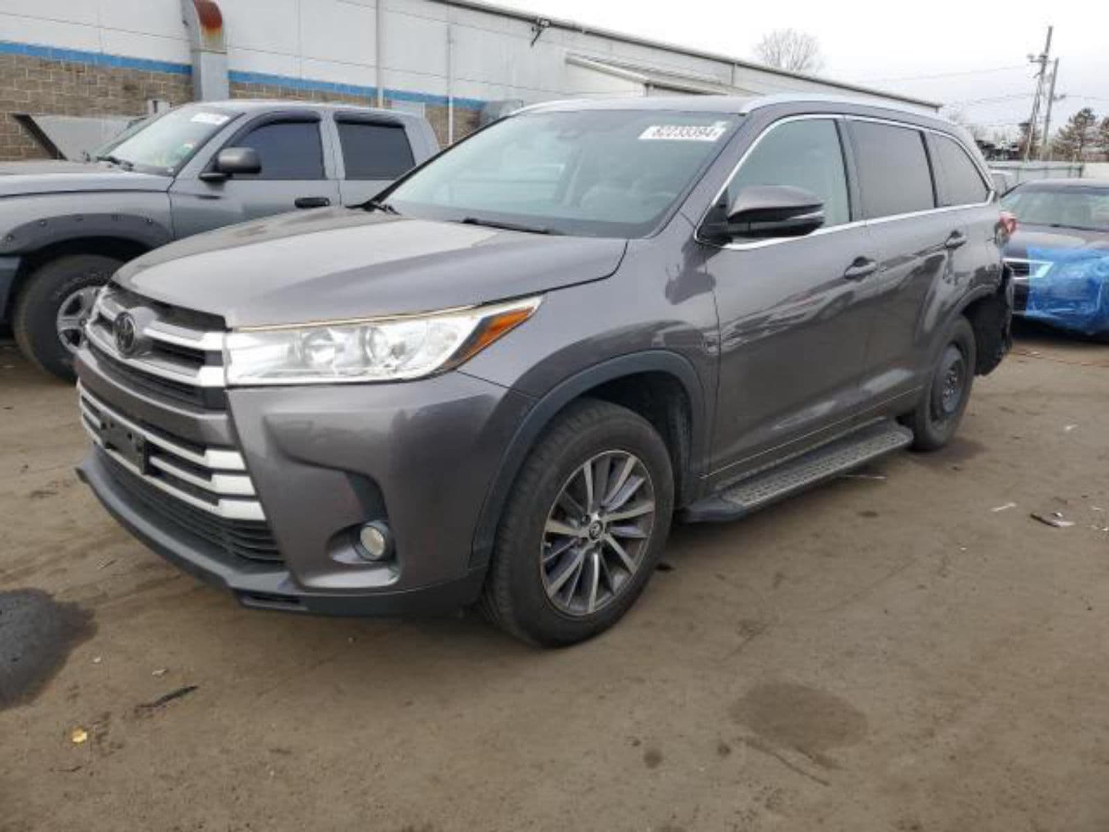 FOREIGN USED 2017 TOYOTA HIGHLANDER SE — photo 2