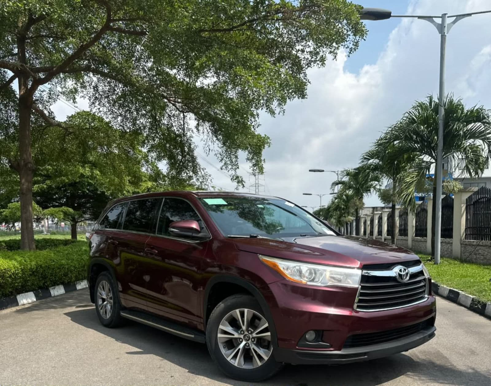 2016 TOYOTA HIGHLANDER LE — photo 2