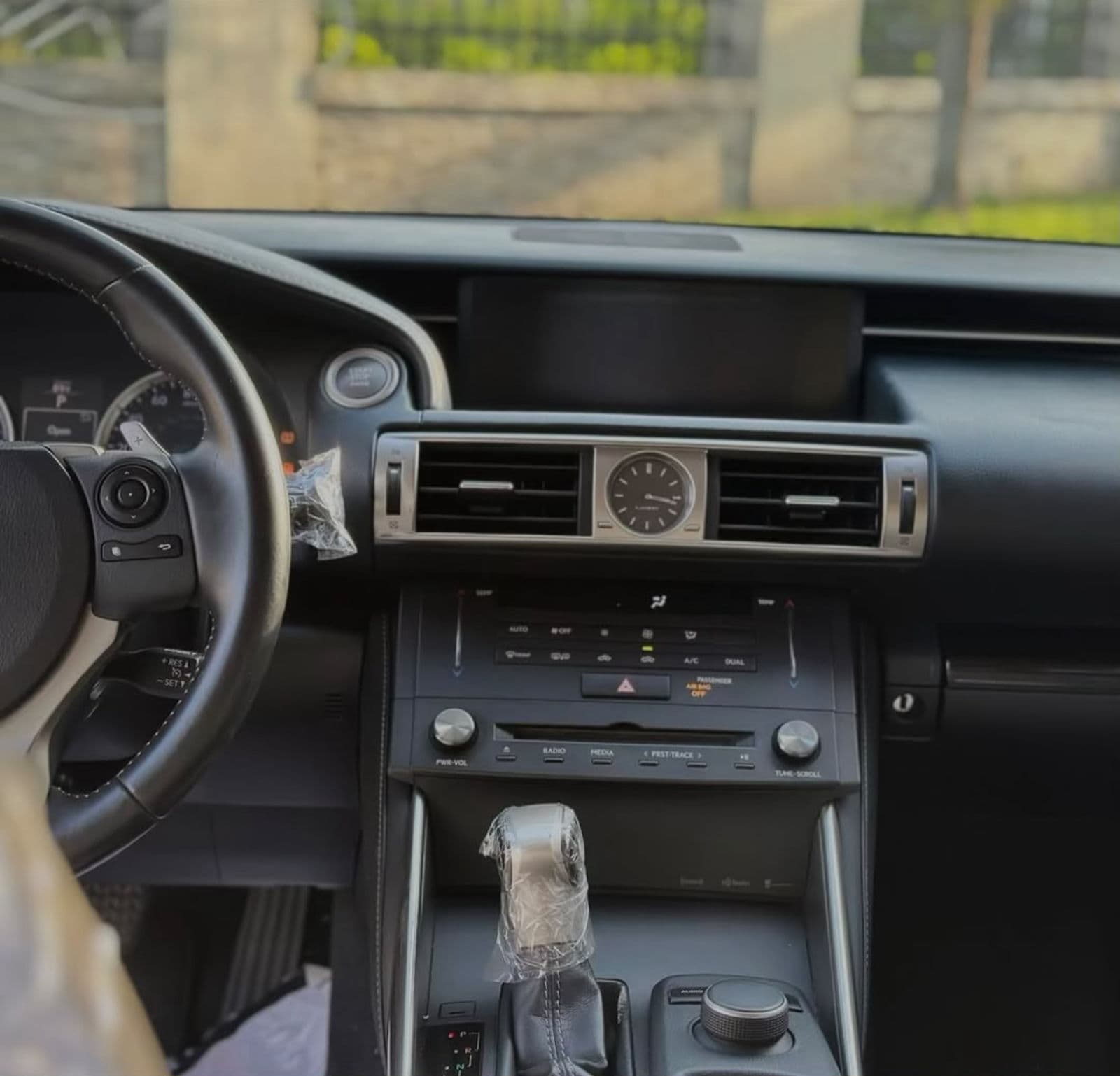 2015 LEXUS IS250 — photo 5