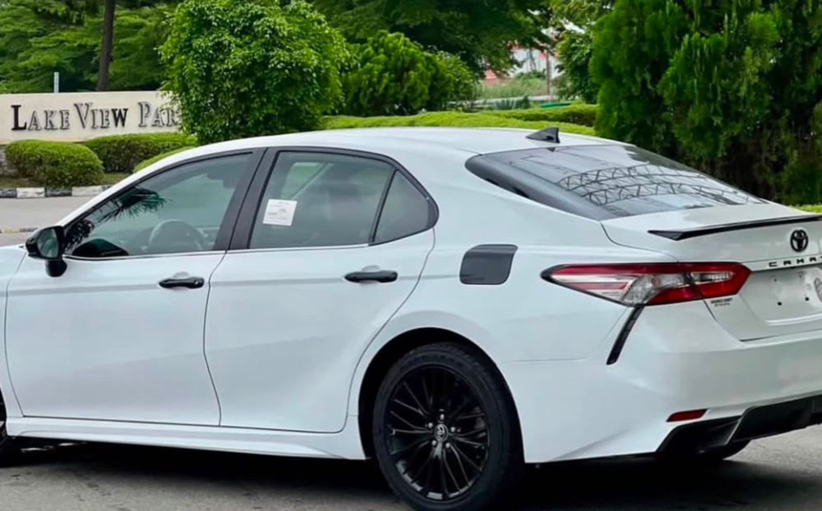 2020 TOYOTA CAMRY SE — photo 6