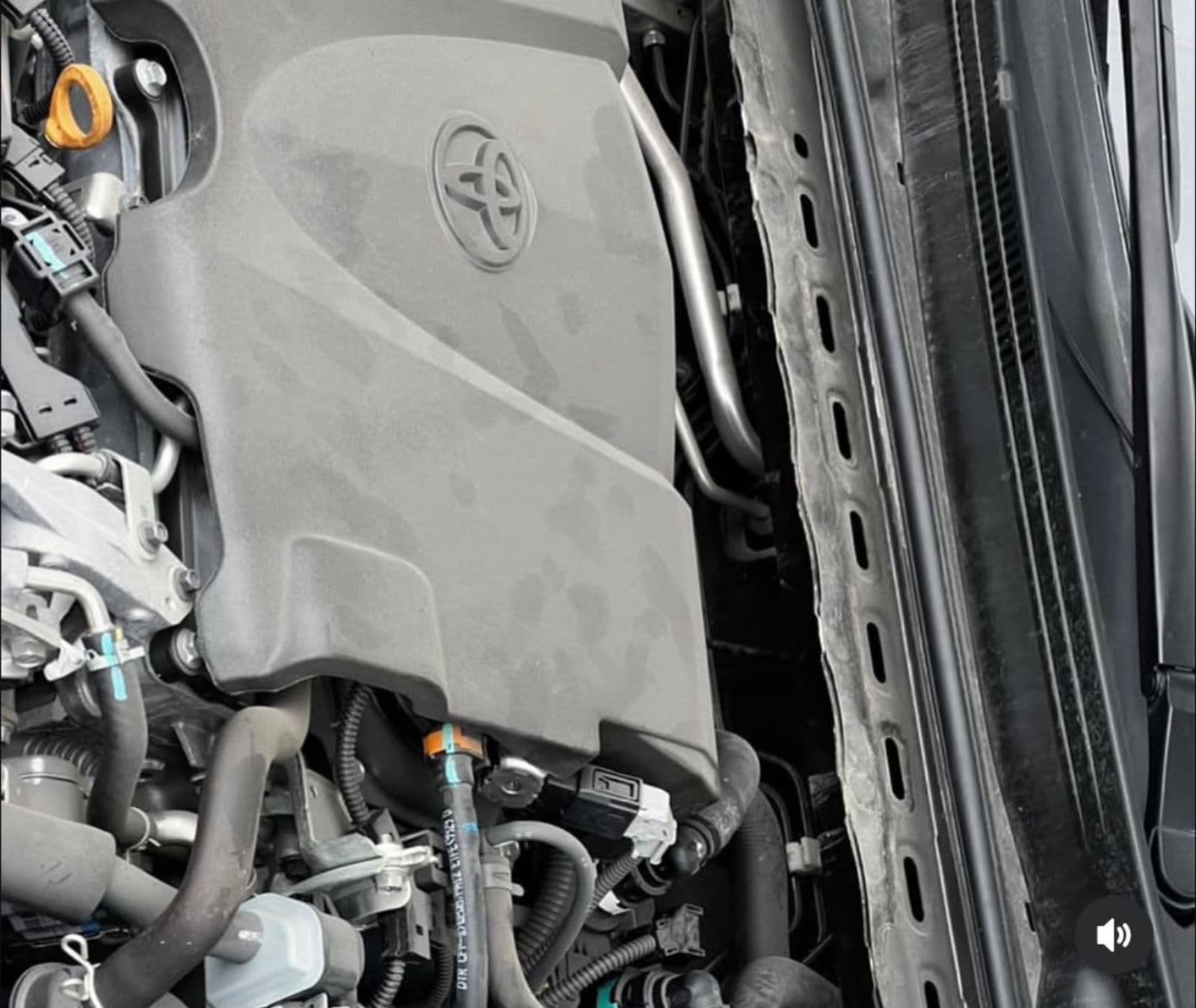 2020 TOYOTA CAMRY SE — photo 10