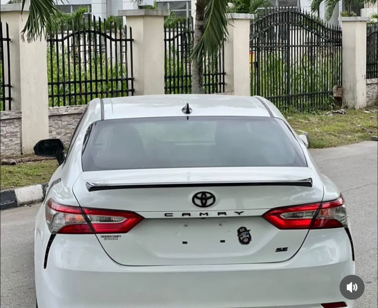 2020 TOYOTA CAMRY SE — photo 11