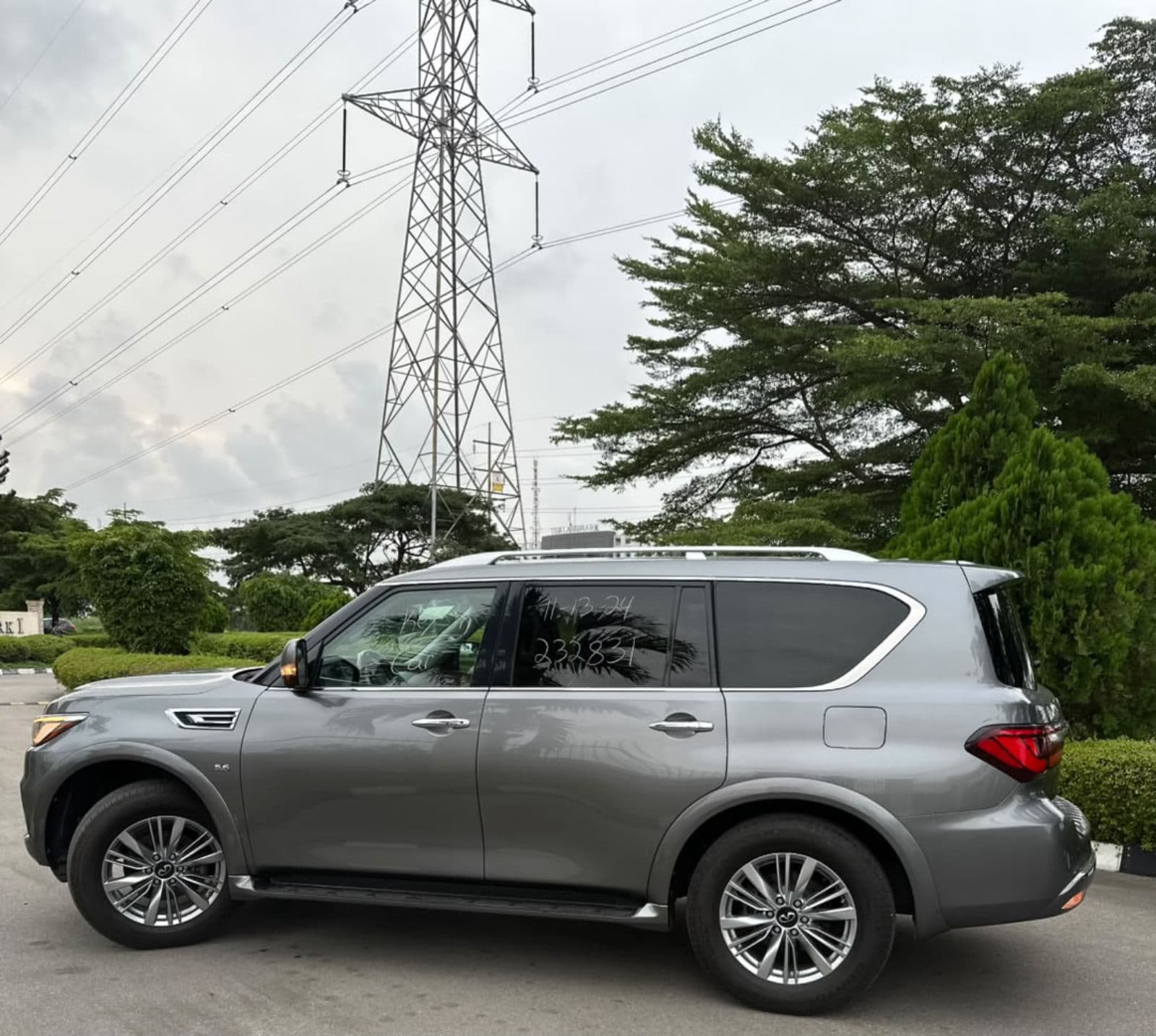 2019 INFINITI QX80 — photo 6