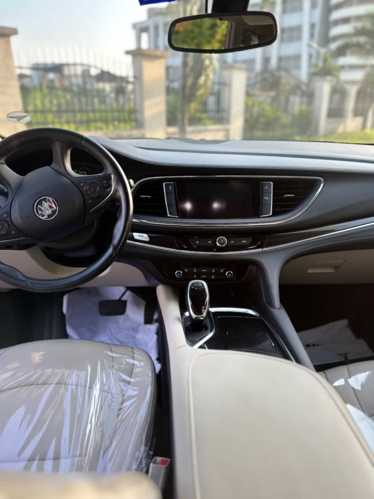 2021 buick enclave — photo 2
