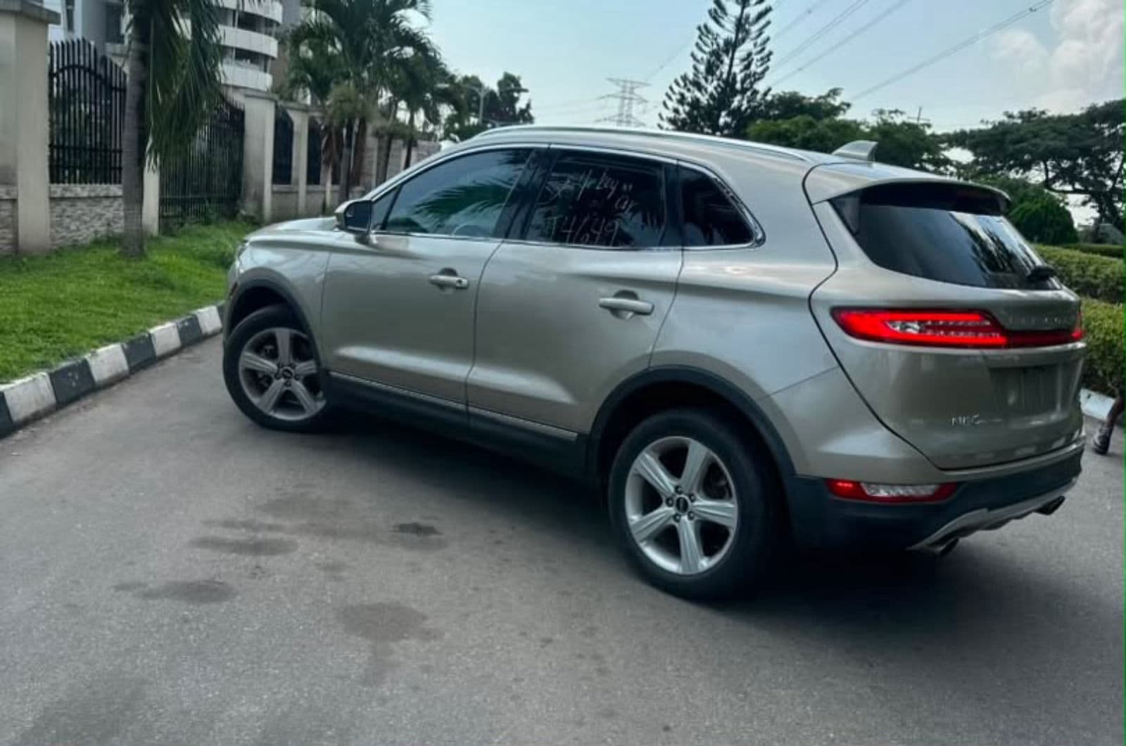 2015 lincoln mkx — photo 2
