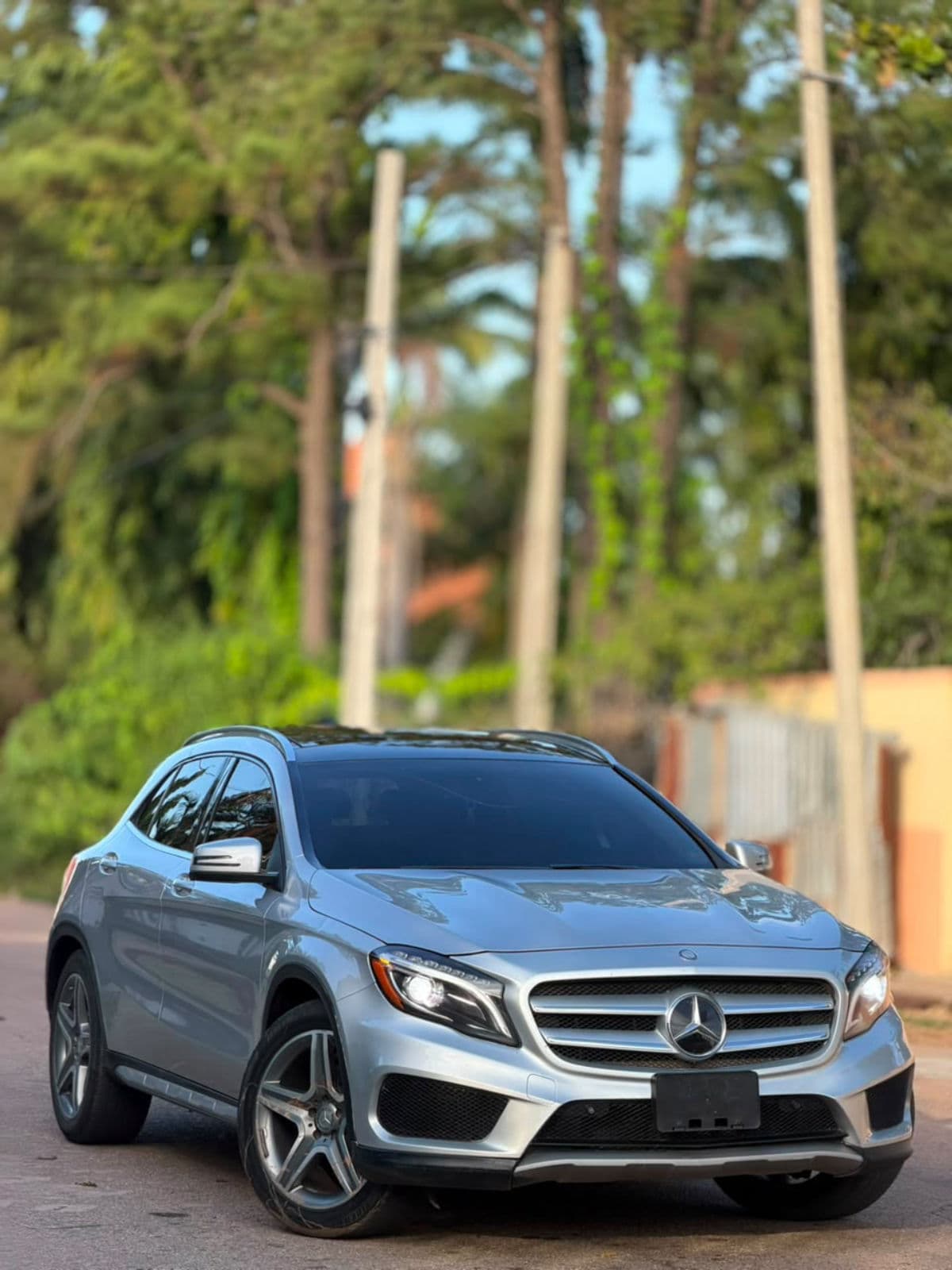 FOREIGN USED 2015 MERCEDES BENZ GLA250 WITH PANORAMIC ROOF FOR SALE  — photo 1