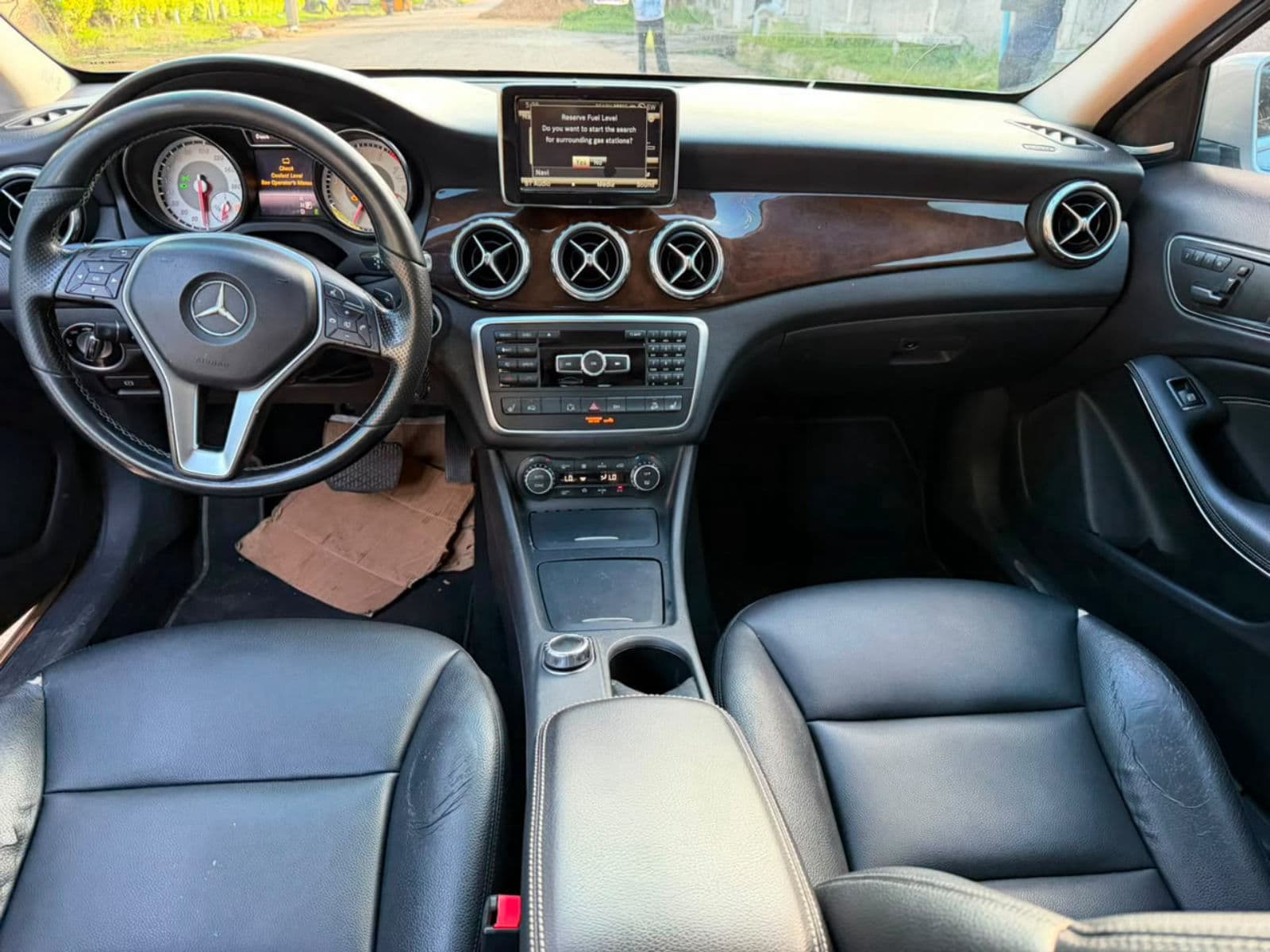 FOREIGN USED 2015 MERCEDES BENZ GLA250 WITH PANORAMIC ROOF FOR SALE  — photo 2