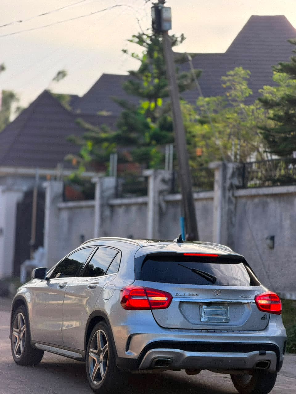 FOREIGN USED 2015 MERCEDES BENZ GLA250 WITH PANORAMIC ROOF FOR SALE  — photo 4