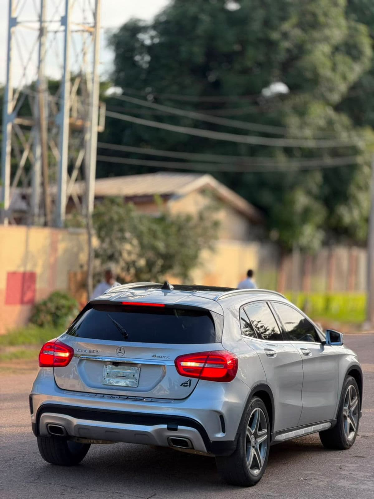FOREIGN USED 2015 MERCEDES BENZ GLA250 WITH PANORAMIC ROOF FOR SALE  — photo 5