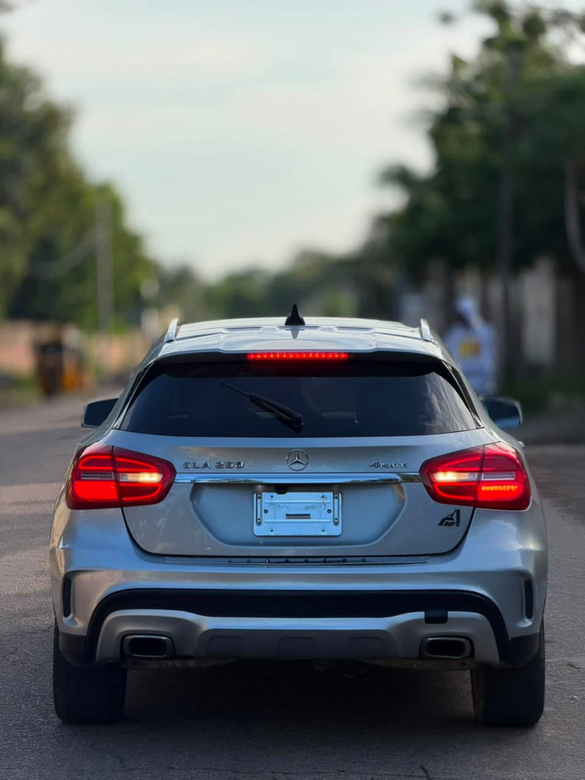FOREIGN USED 2015 MERCEDES BENZ GLA250 WITH PANORAMIC ROOF FOR SALE  — photo 6