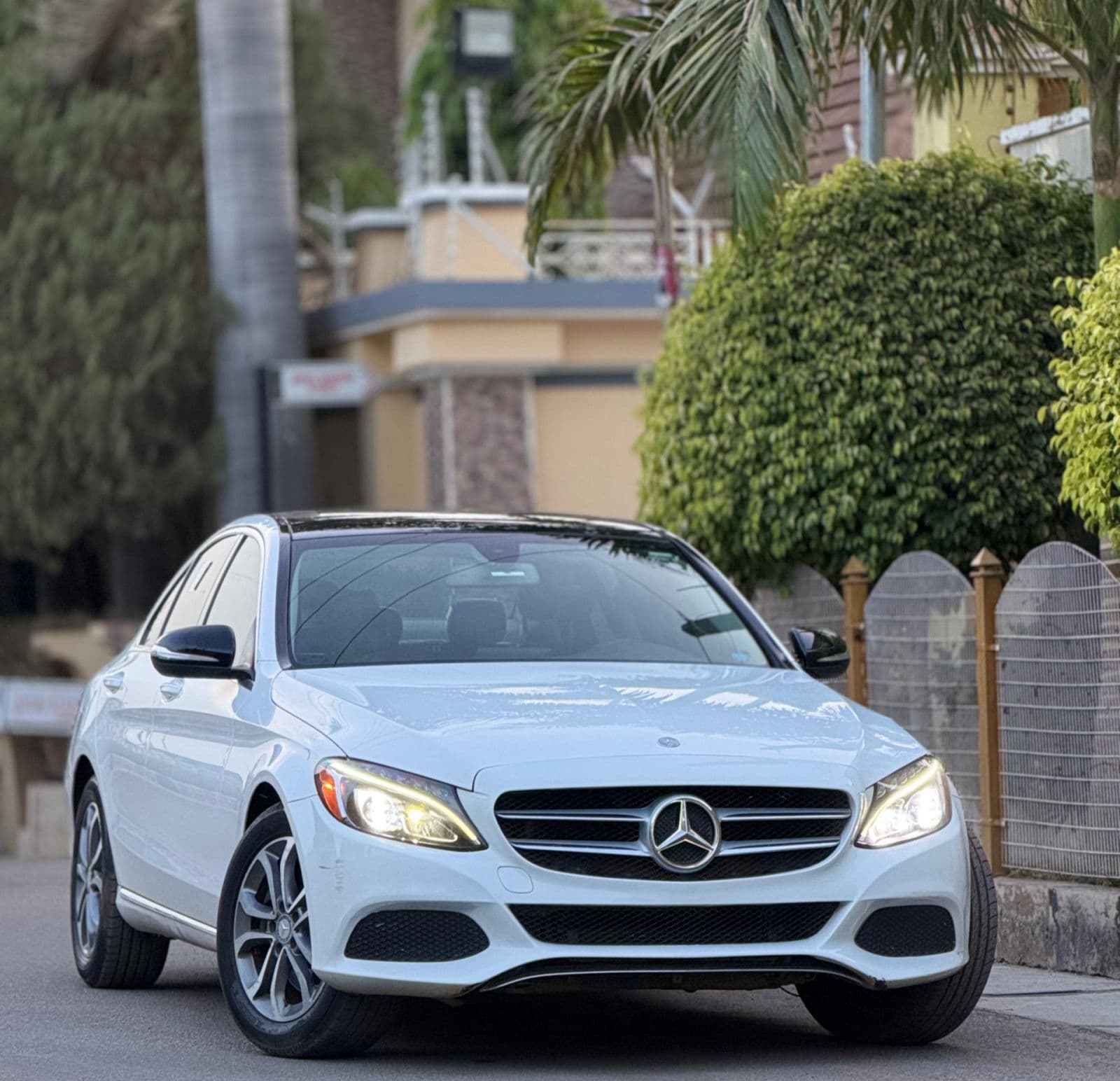2015 Mercedes-Benz C300 Automatic Sedan — Premium Used Car in Nigeria — photo 2