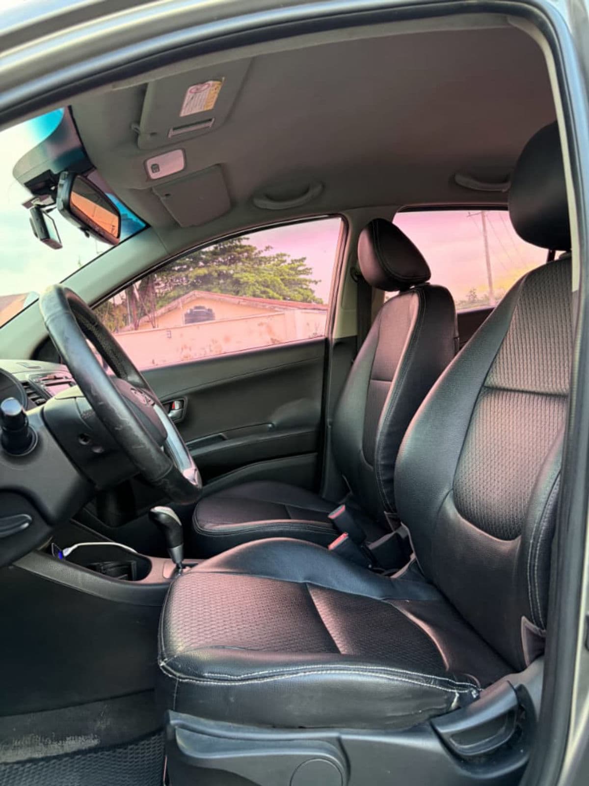 2012 Kia Picanto Automatic Hatchback for Sale in Nigeria — photo 4