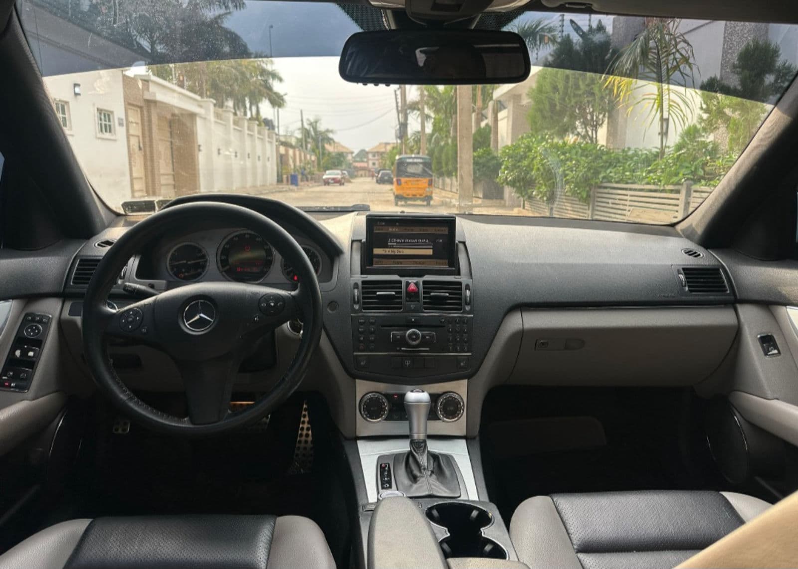 2010 MERCEDES C300  — photo 3