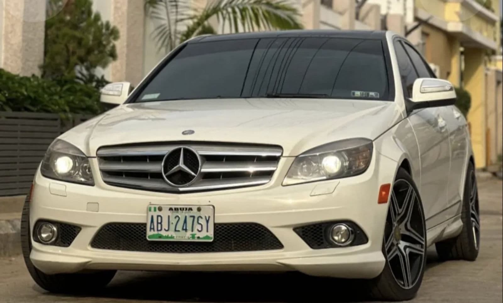 2010 MERCEDES C300  — photo 1