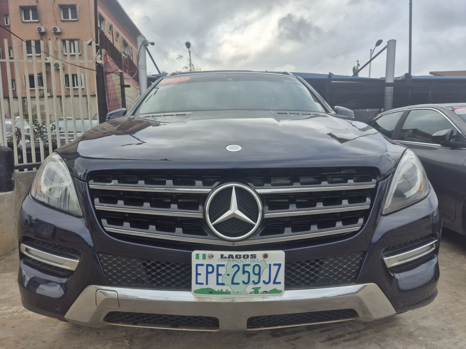 Well used 2015 Mercedes-Benz ML 350  blue on cream leather interior se6 — photo 1
