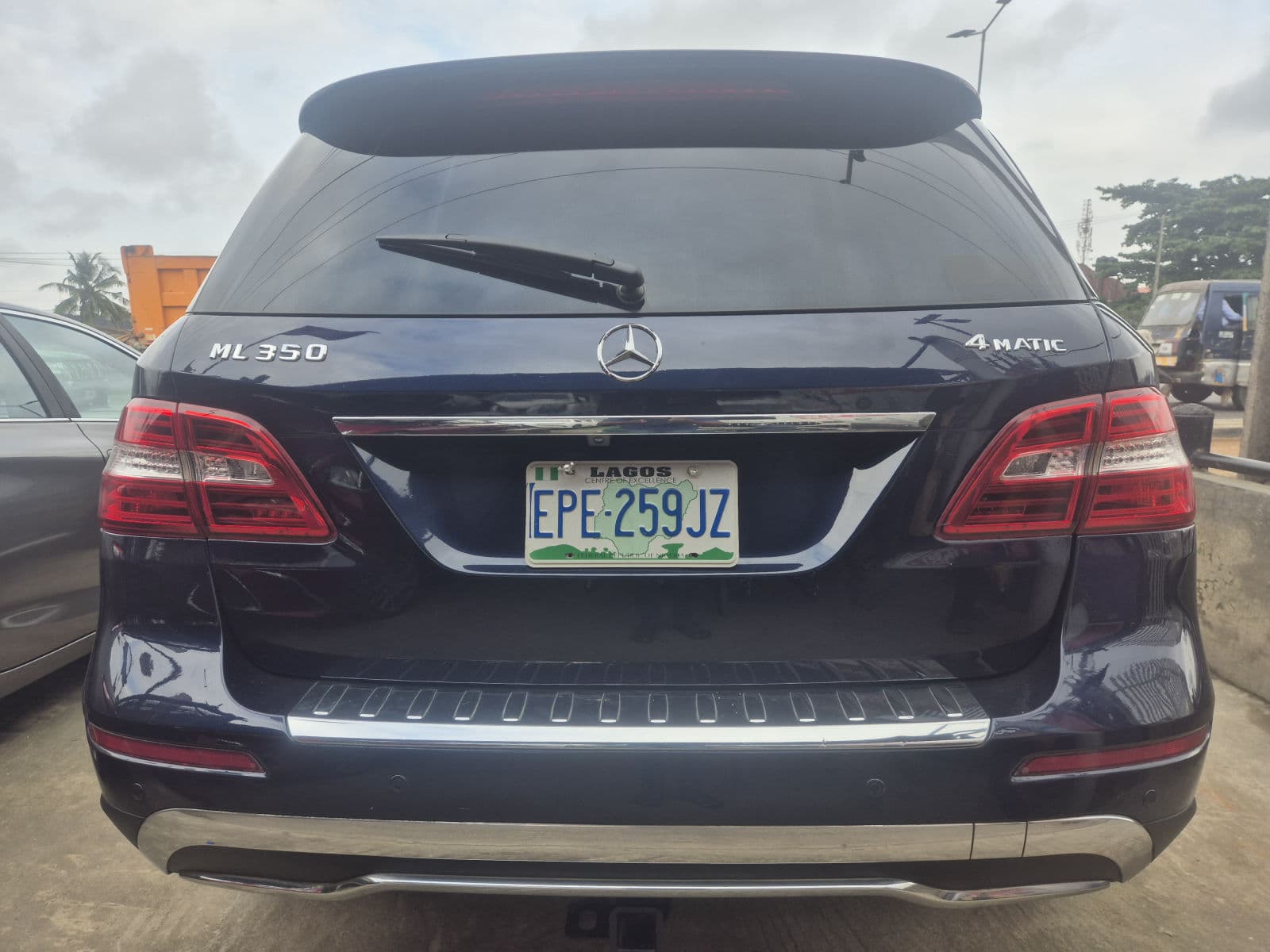 Well used 2015 Mercedes-Benz ML 350  blue on cream leather interior se6 — photo 5