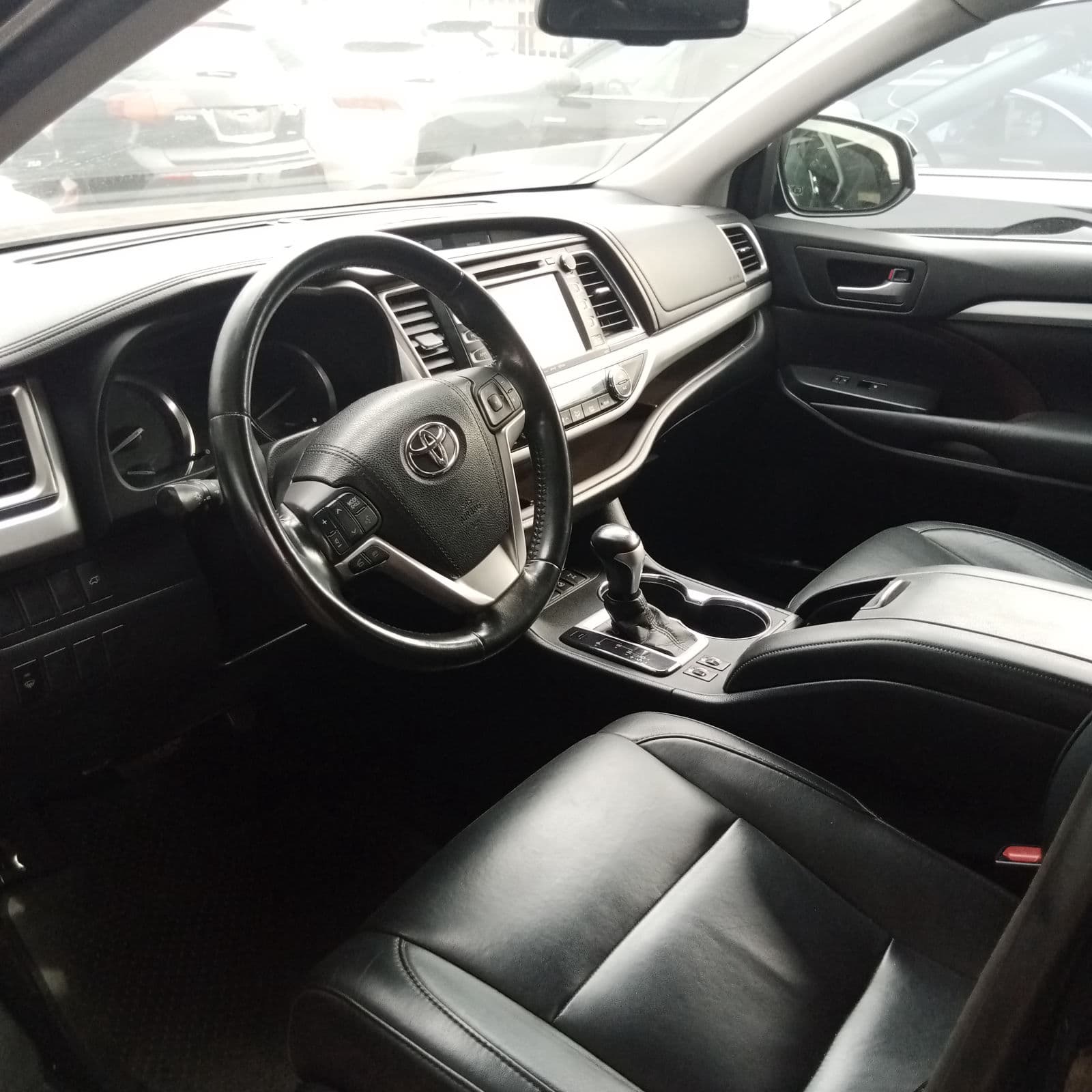 Foreign Used Toyota Highlander — photo 2