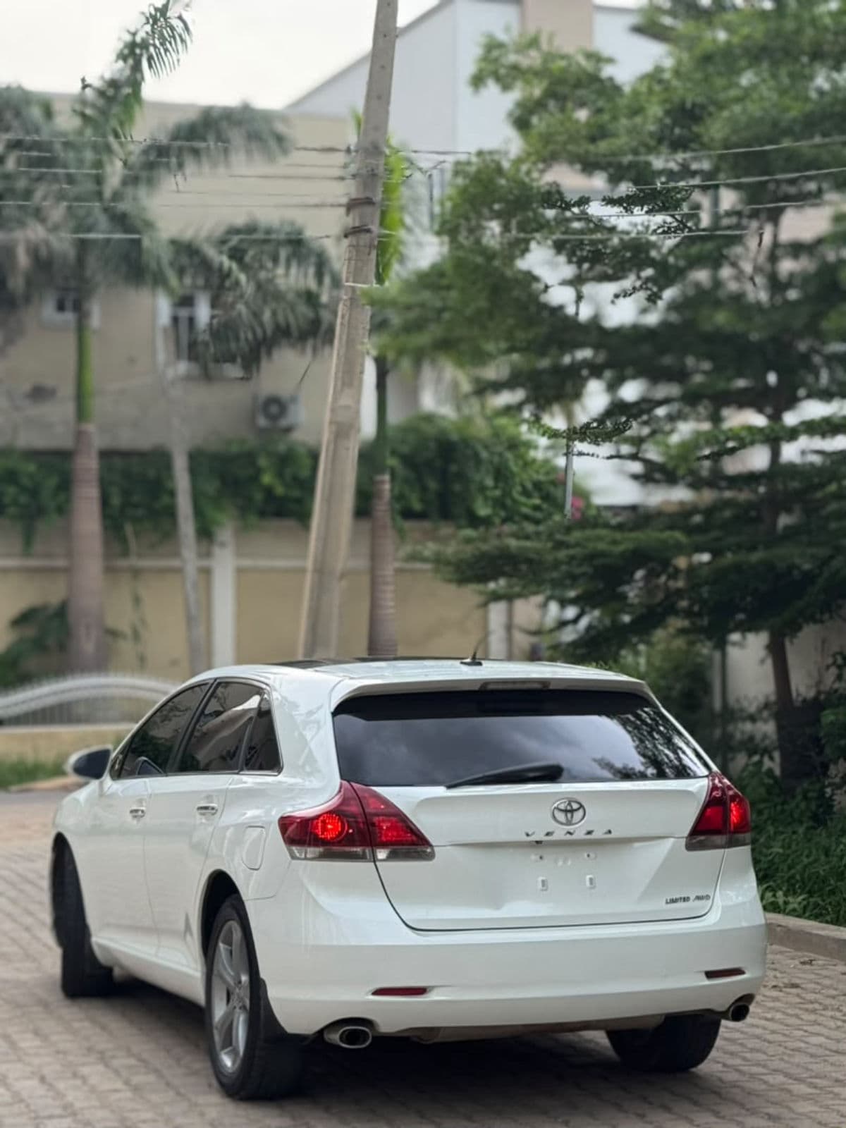 2013 VENZA XLE LIMITED  — photo 6