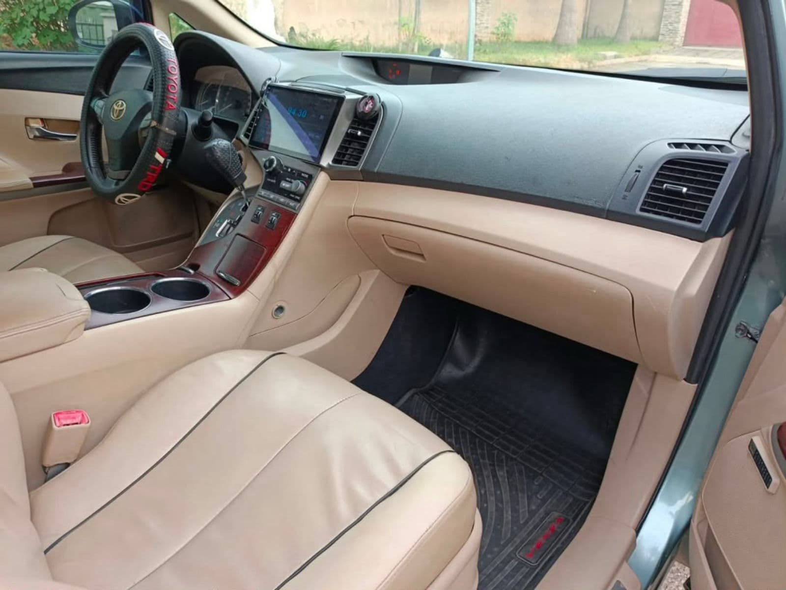 2011 Toyota Venza Full Option Automatic SUV for Sale in Nigeria — photo 4