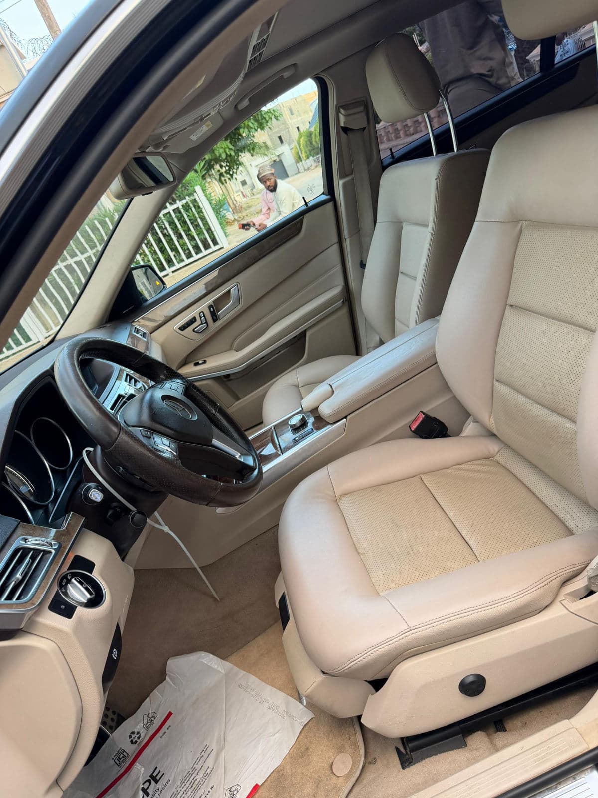 2014 MERCEDES E350 — photo 3
