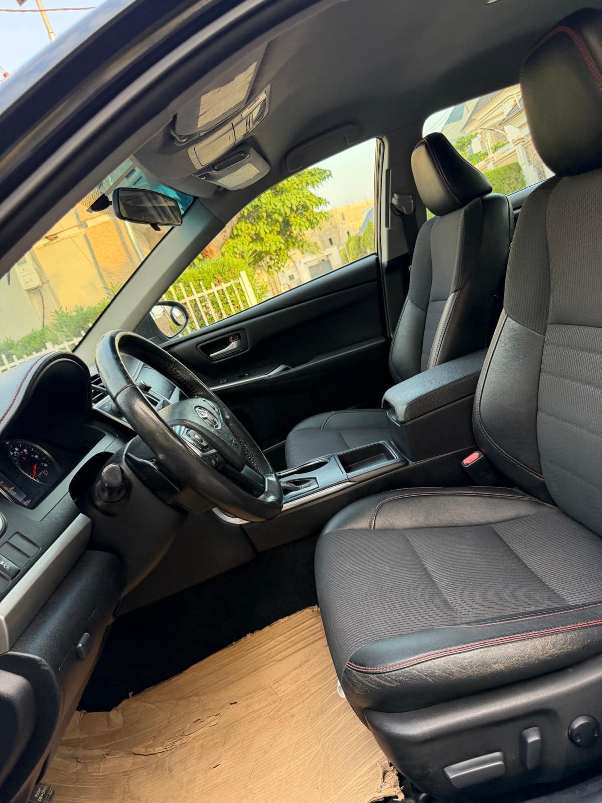 2015 TOYOTA CAMRY SE Automatic Sedan For Sale in Nigeria — photo 3