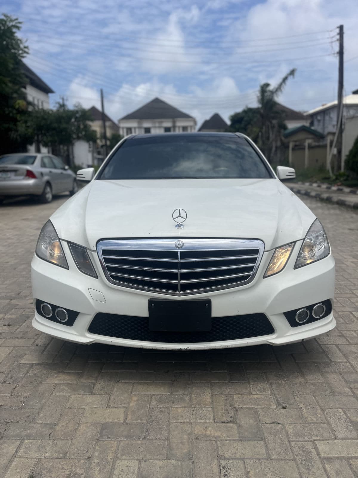 2010 Mercedes-Benz E350—a fresh arrival ready for immediate delivery — photo 2