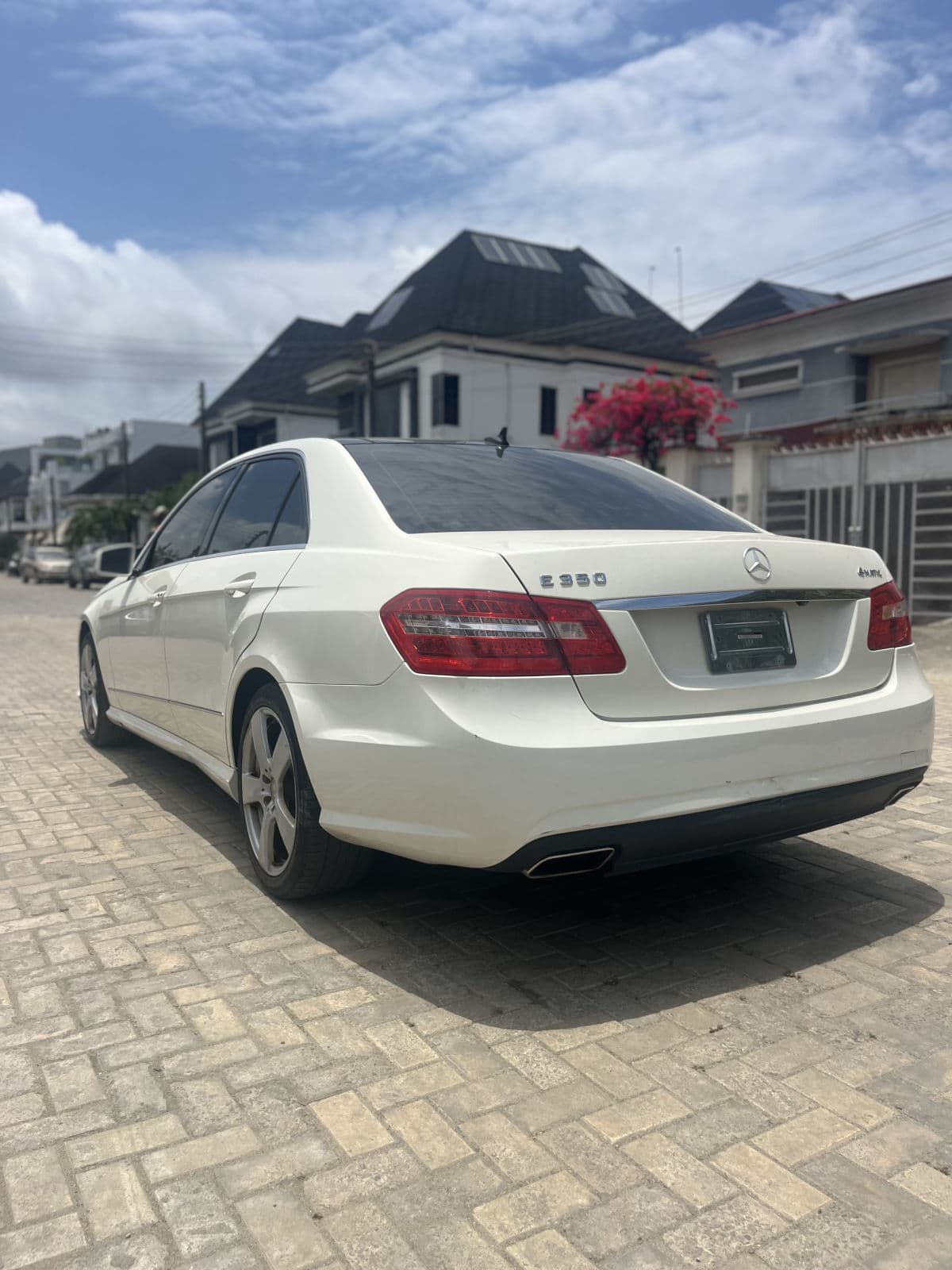 2010 Mercedes-Benz E350—a fresh arrival ready for immediate delivery — photo 4