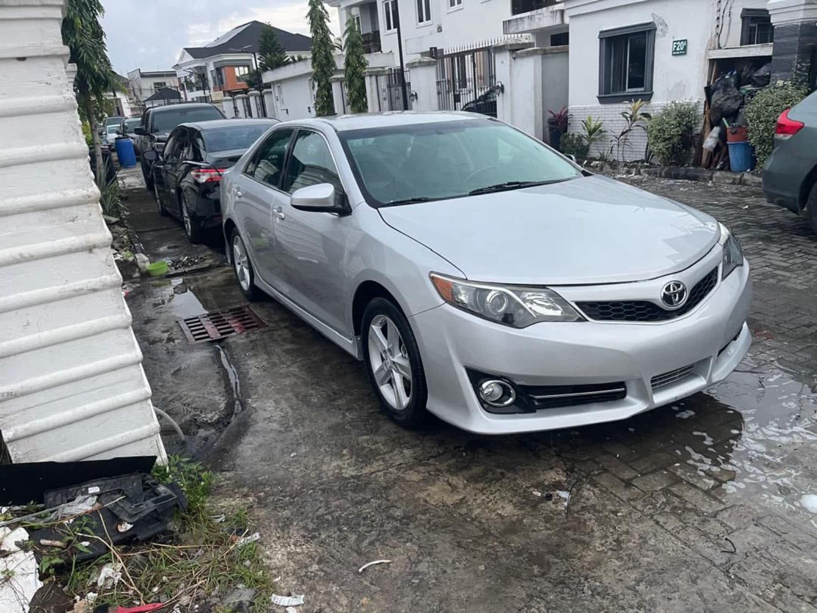 2015 Toyota Camry SE Automatic Sedan — photo 2