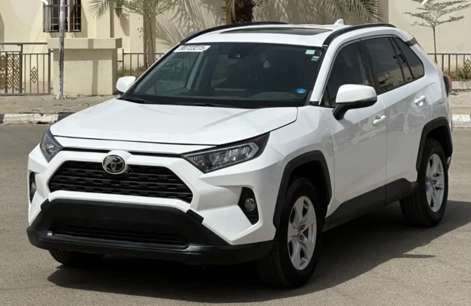 2020 TOYOTA RAV4 XLE Automatic SUV On DISTRESS SALE — photo 1