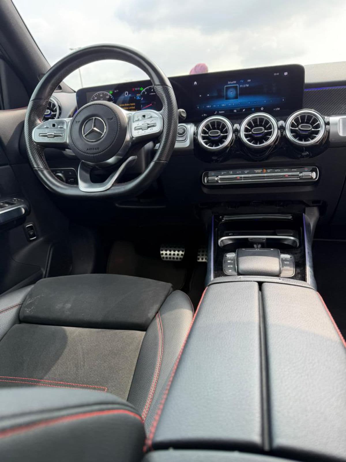 2023 Mercedes-Benz GLB SUV — photo 2 of 5