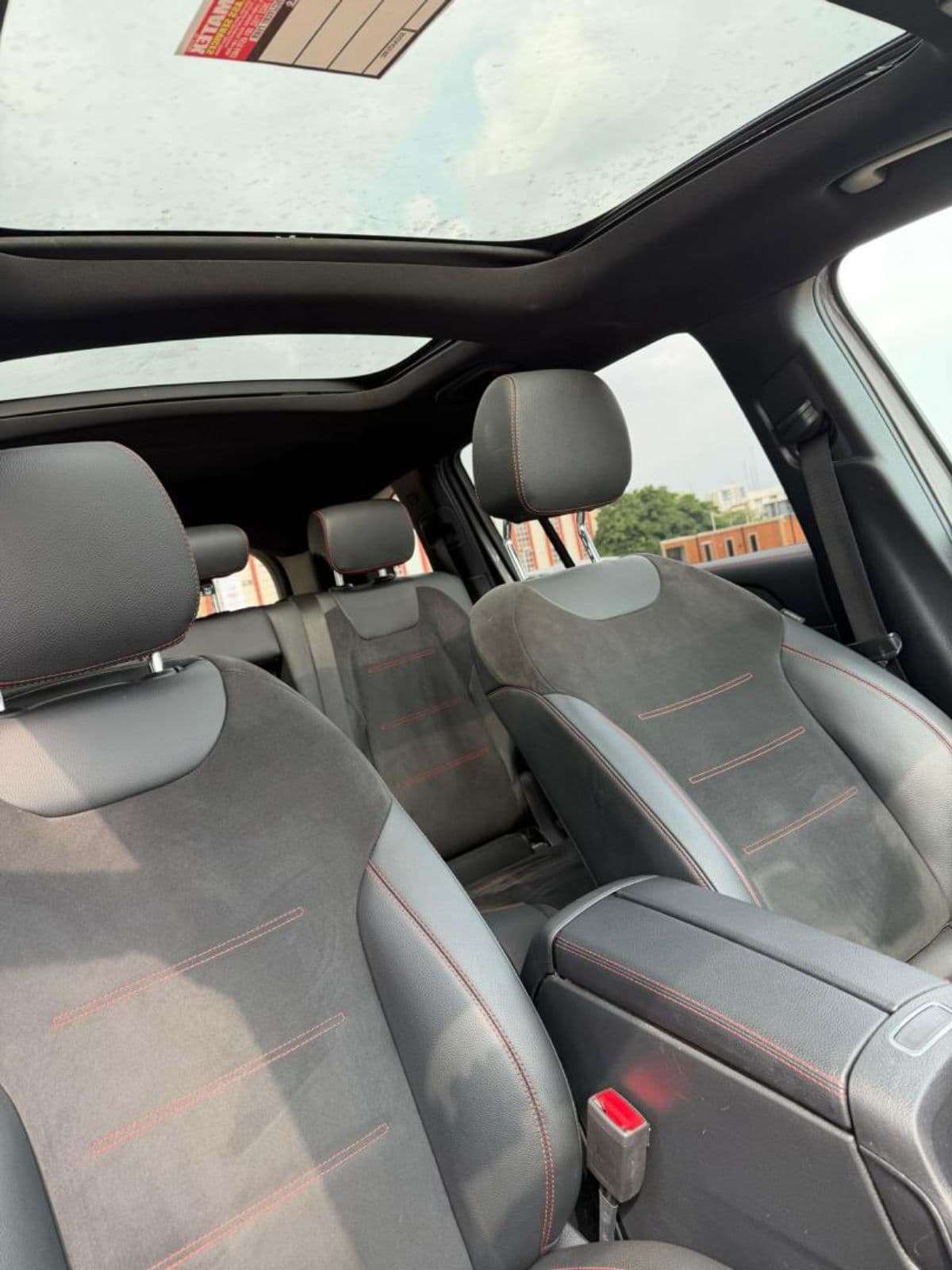 2023 Mercedes-Benz GLB SUV — photo 3 of 5