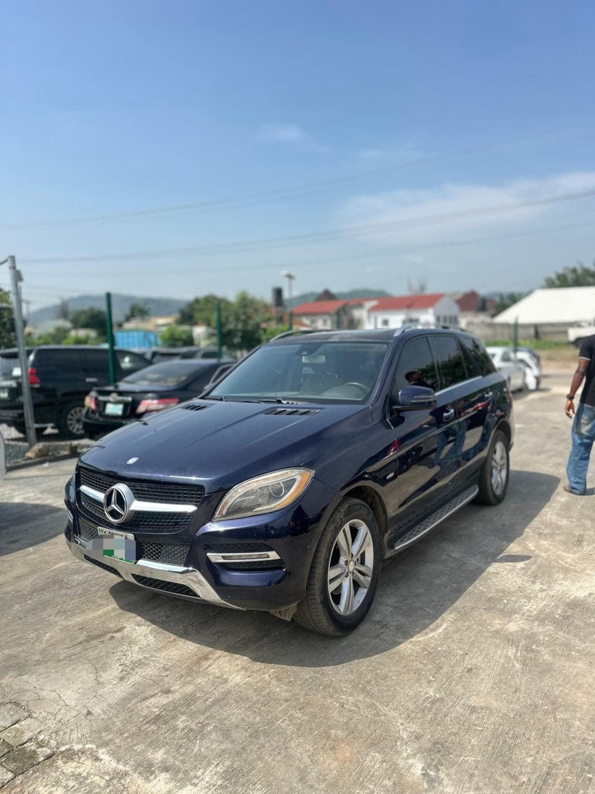 2012 Mercedes-Benz M Class SUV — photo 2 of 11