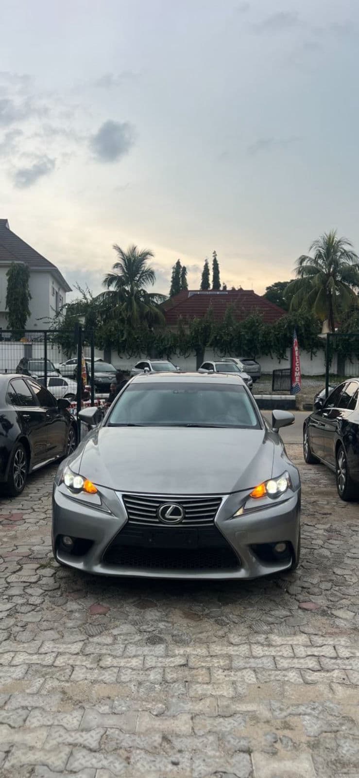 2015 Lexus IS Sedan — photo 2 of 7