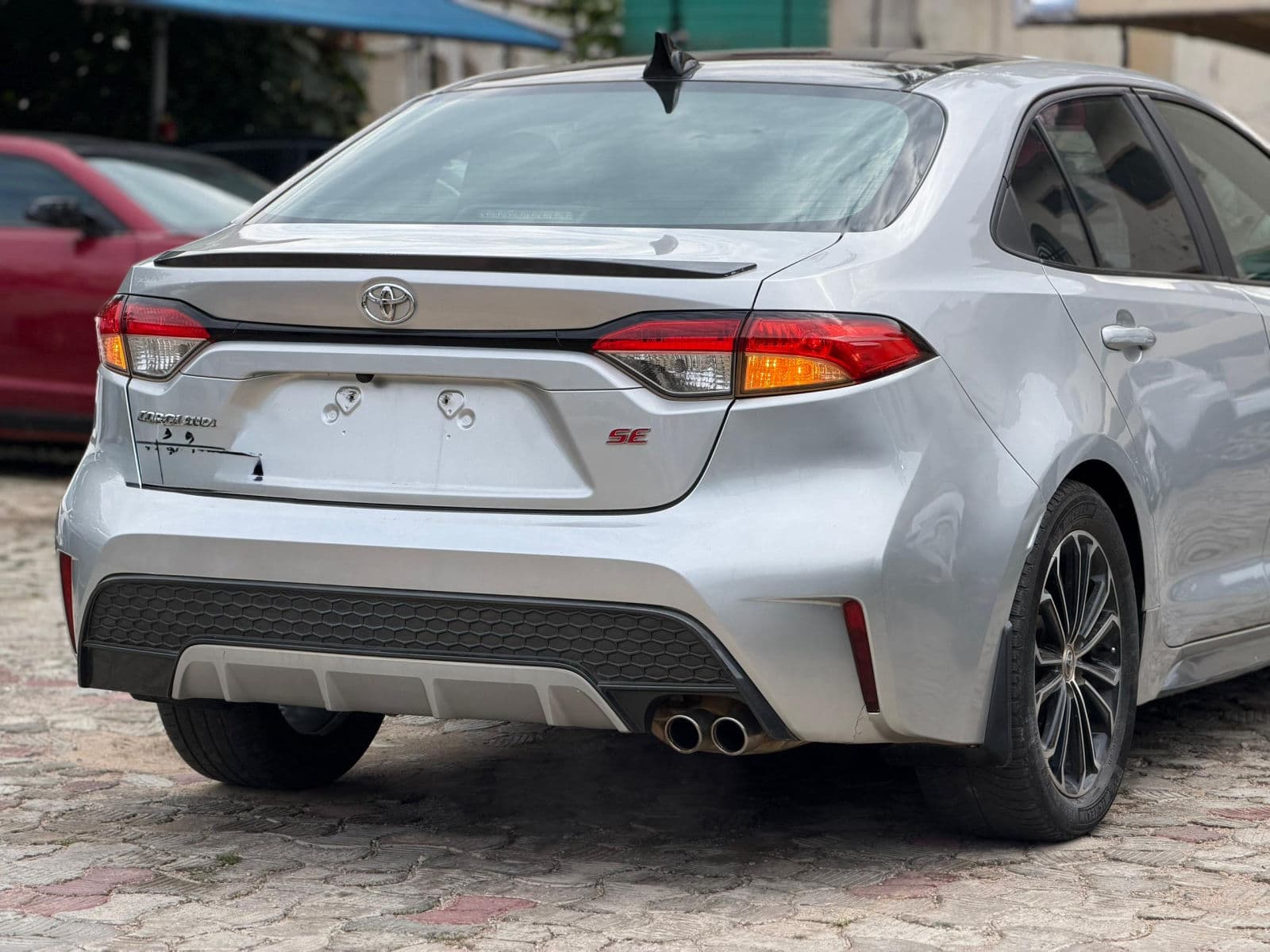 2020 Toyota Corolla Sedan — photo 3 of 9