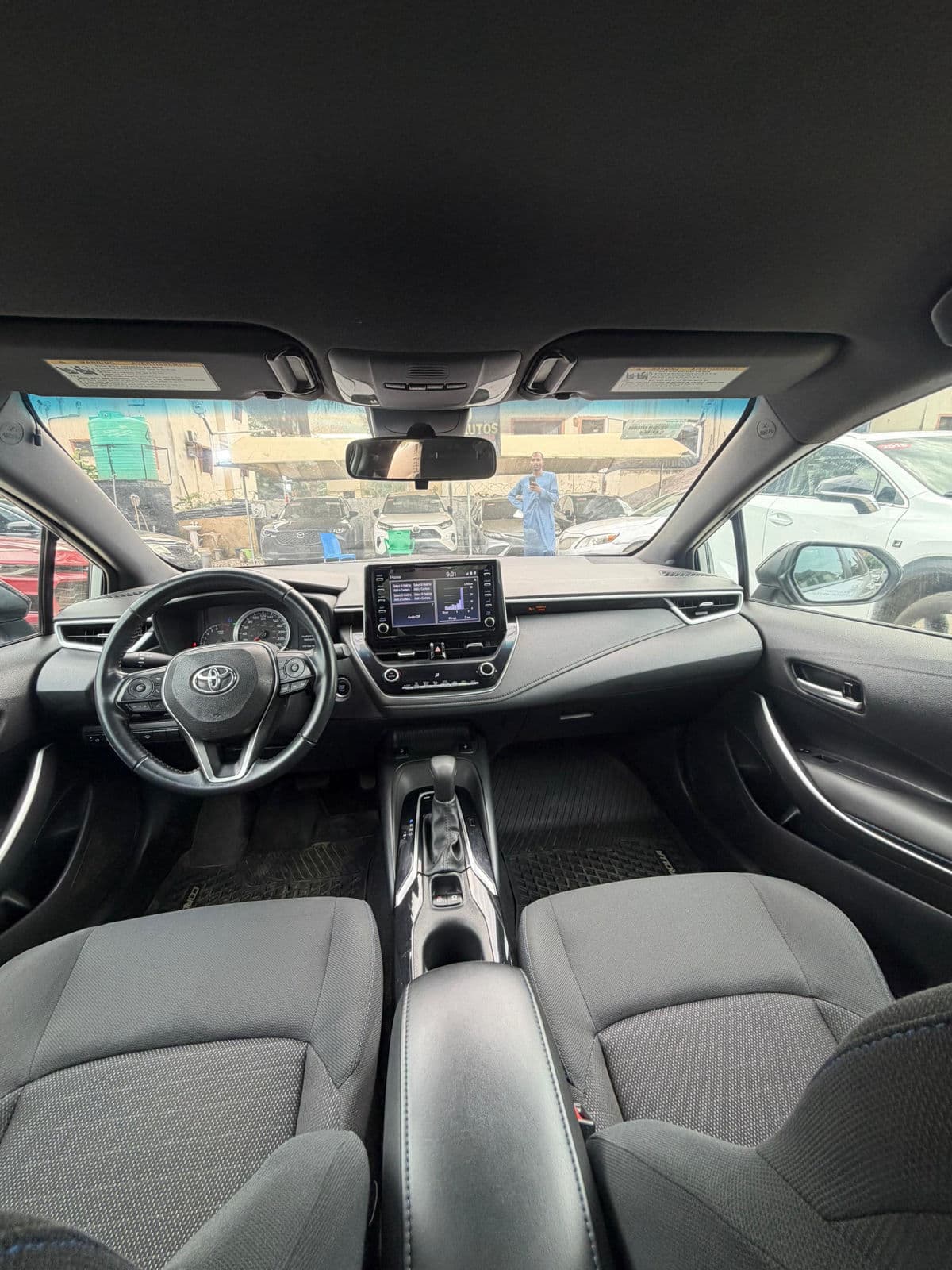 2020 Toyota Corolla Sedan — photo 8 of 9