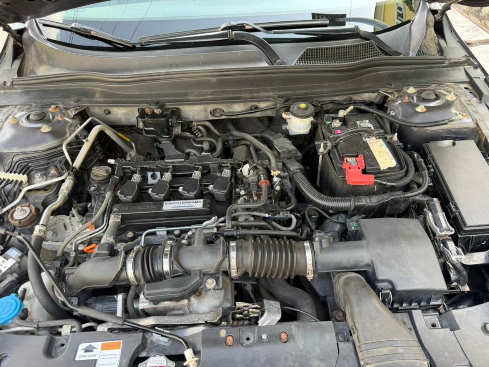 2019 Honda Accord Sedan — photo 3 of 9