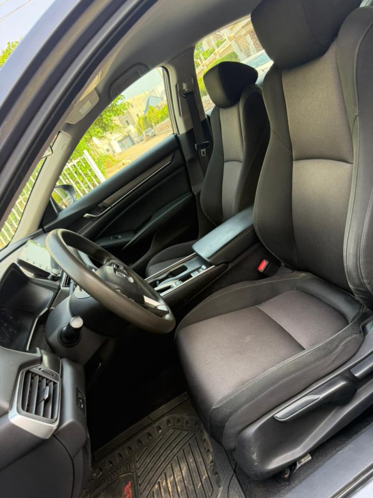 2019 Honda Accord Sedan — photo 7 of 9