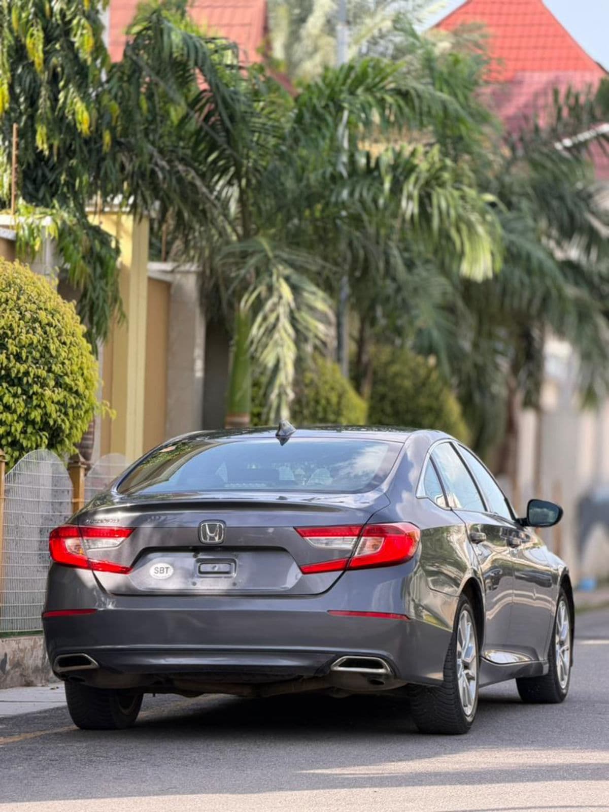 2019 Honda Accord Sedan — photo 8 of 9