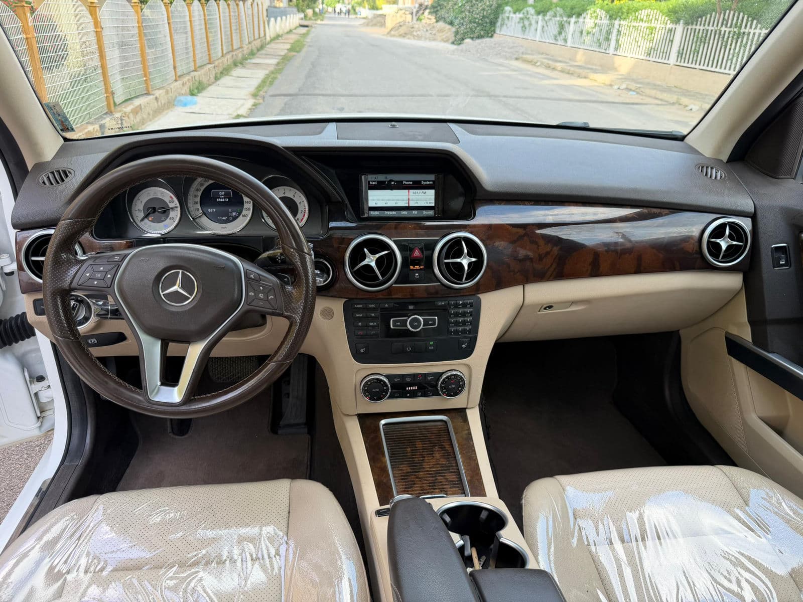 2015 Mercedes-Benz GLK SUV — photo 3 of 10
