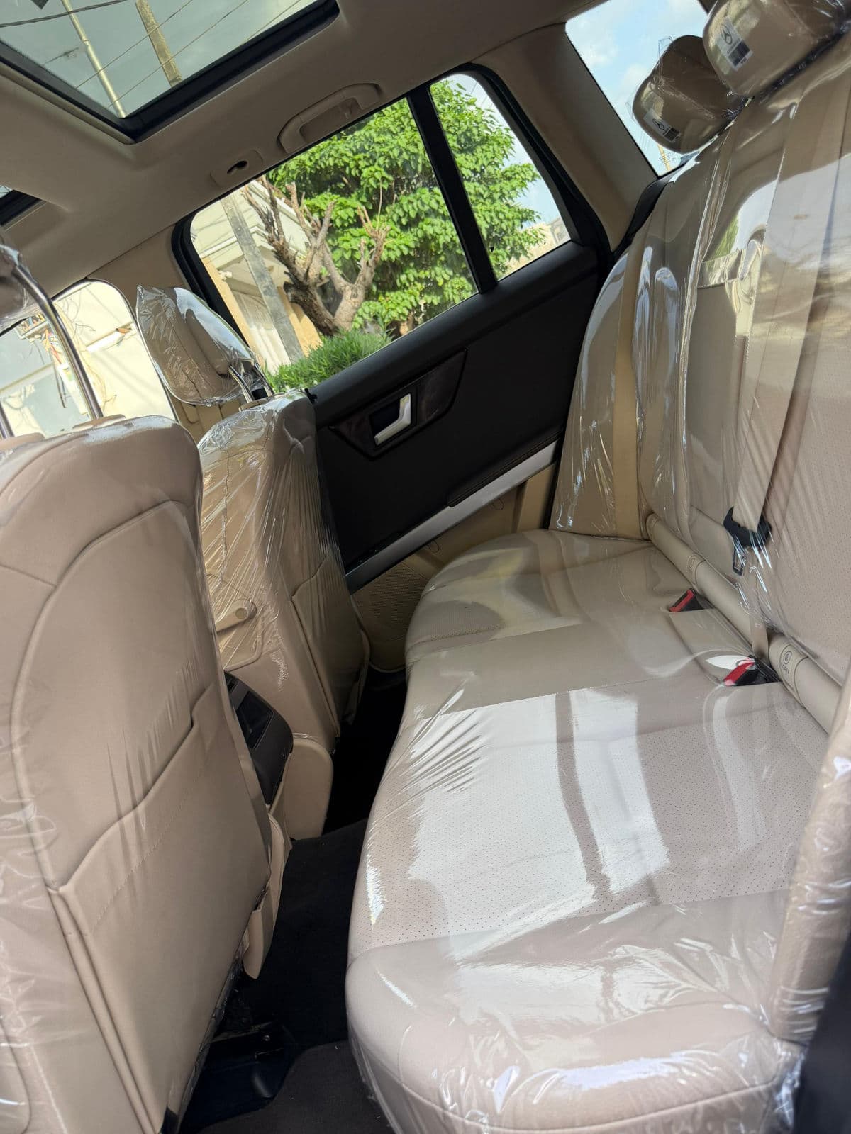 2015 Mercedes-Benz GLK SUV — photo 5 of 10