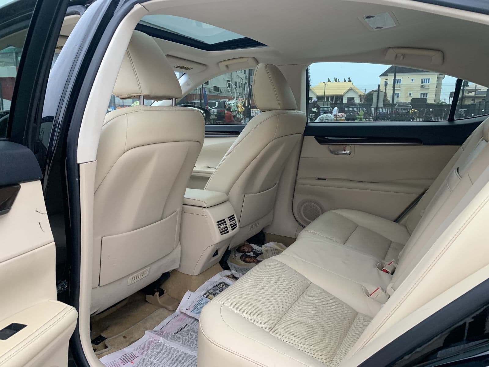 2013 Lexus Es 350 Sedan — photo 9 of 11