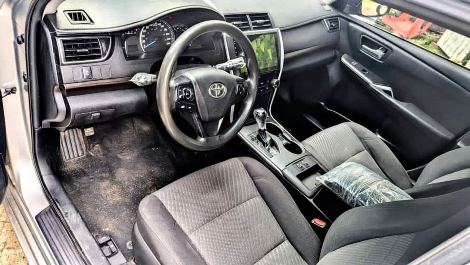 2015 Toyota Camry Sedan — photo 3 of 5