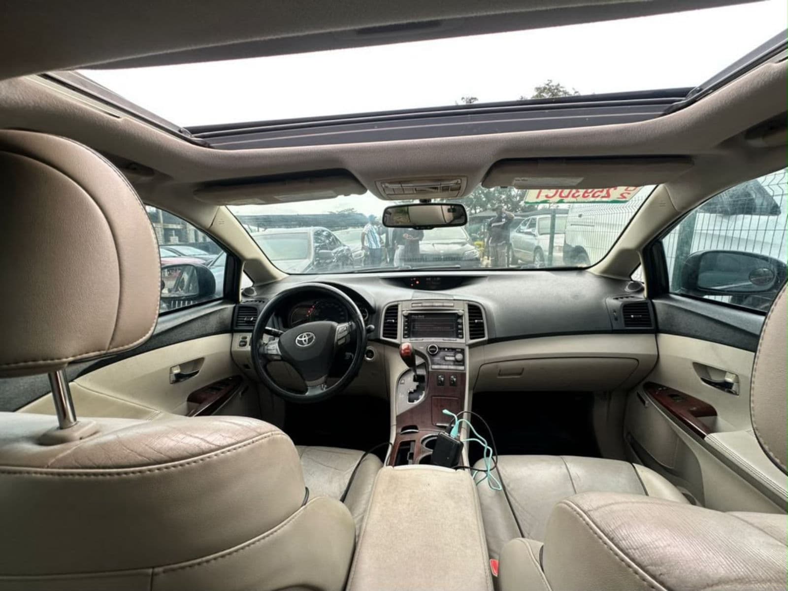 2010 Toyota Venza SUV — photo 3 of 6