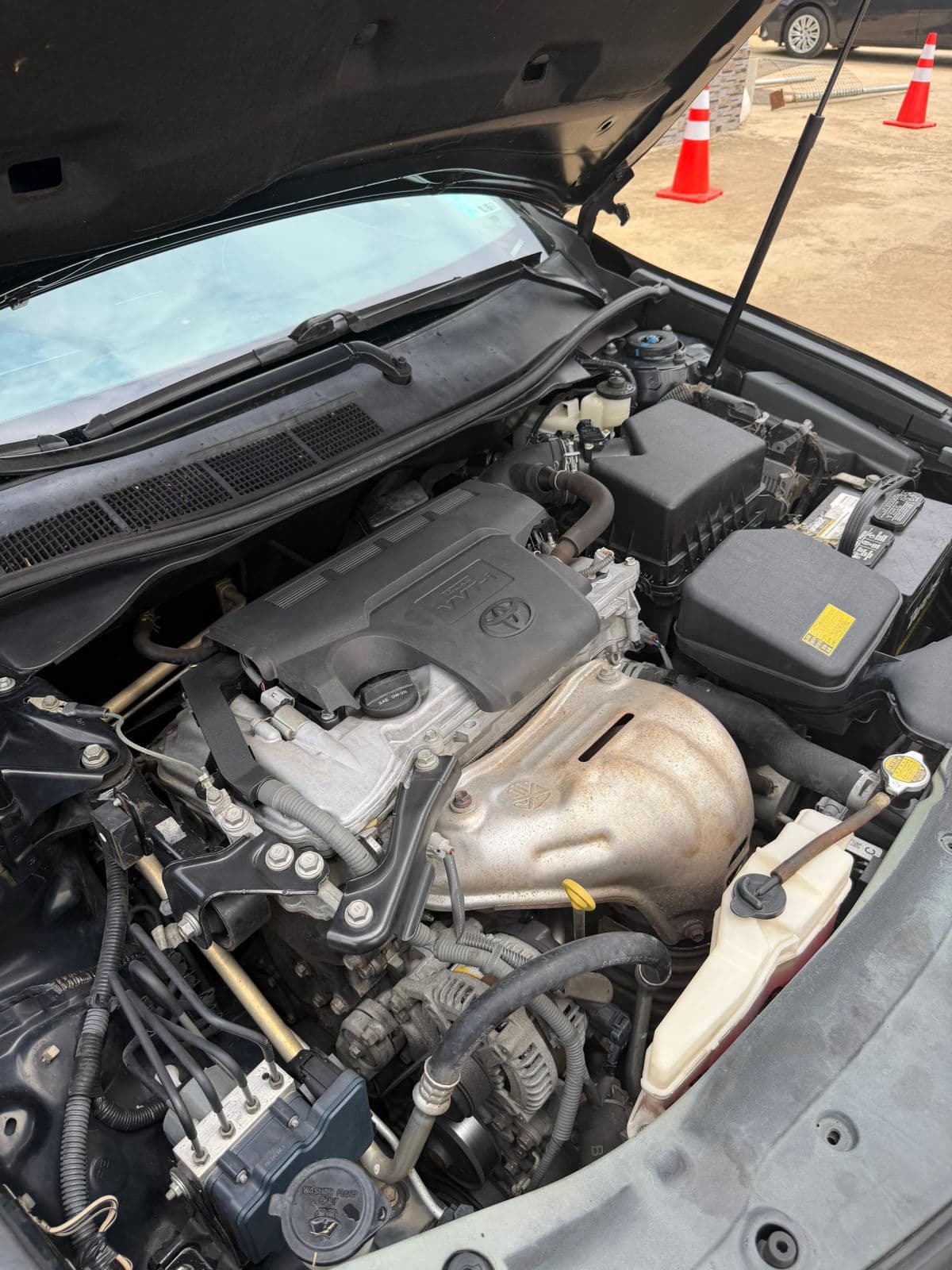 2014 Toyota Camry Sedan — photo 5 of 8