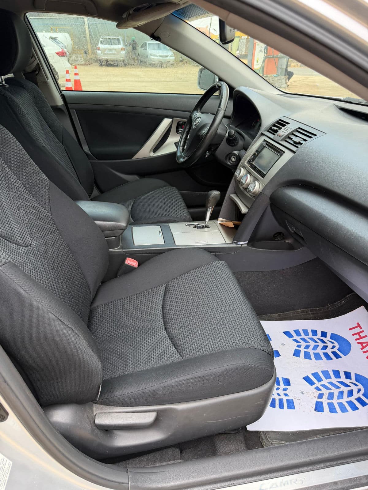 2010 Toyota Camry Sedan — photo 4 of 10