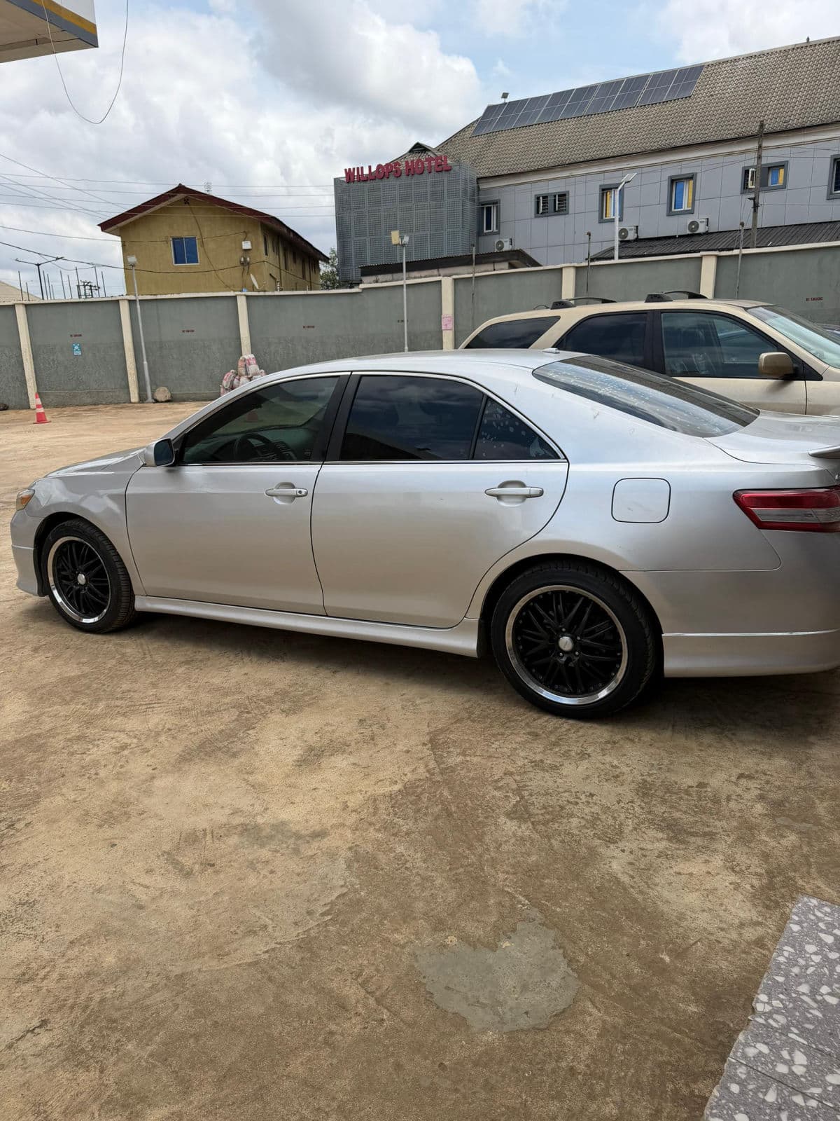 2010 Toyota Camry Sedan — photo 8 of 10