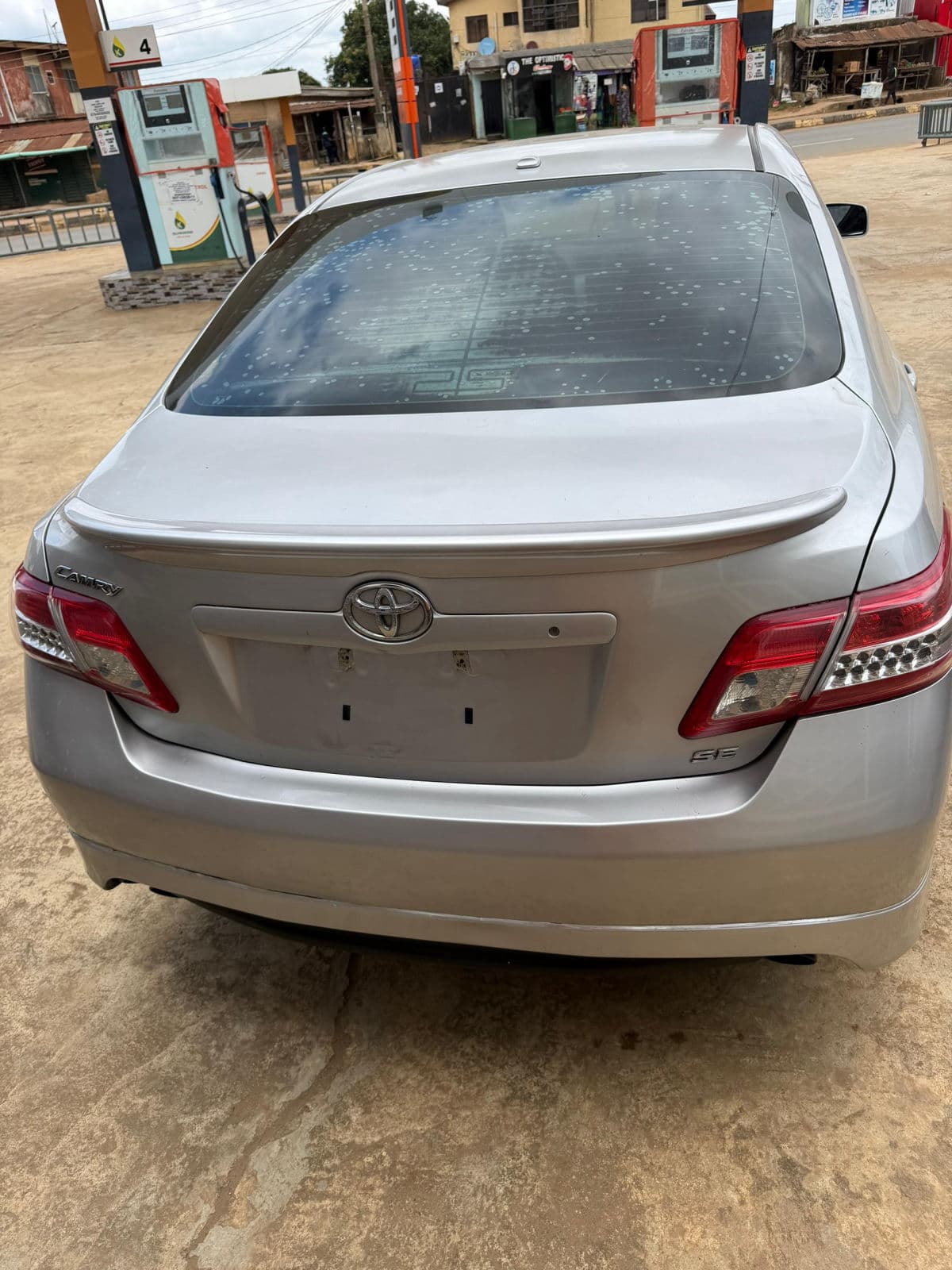 2010 Toyota Camry Sedan — photo 10 of 10