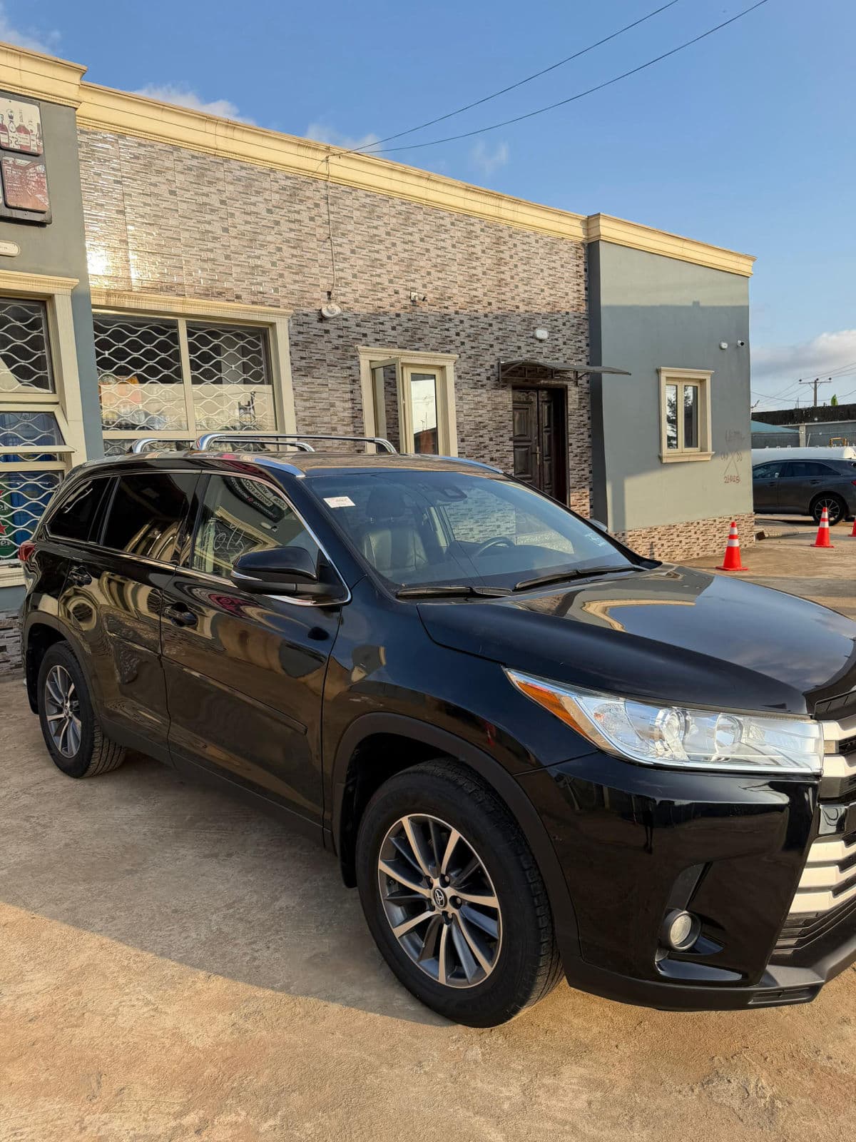 2019 Toyota Highlander SUV — photo 3 of 10